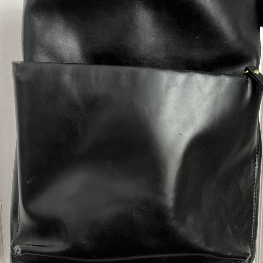 Sleek Black Women's Leather Backpack - Picture 2 of 7